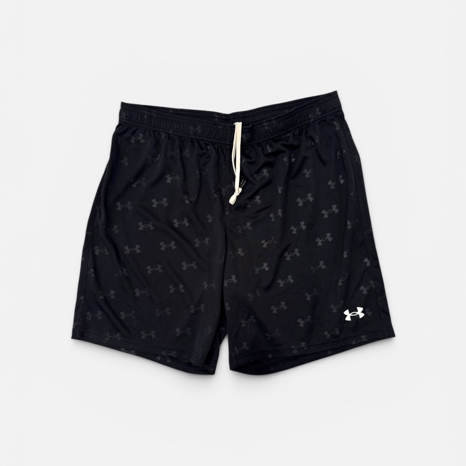 Under Armour Μαύρη Αθλητική Βερμούδα με All-Over Logo Print